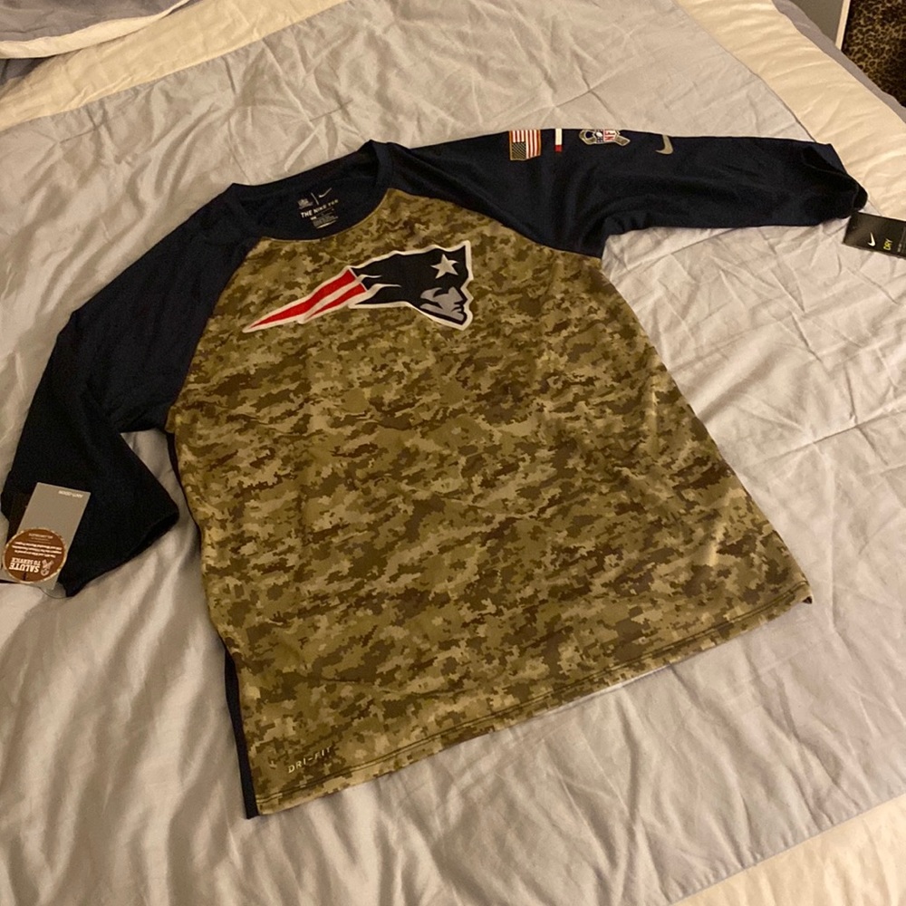 NEW Men’s Nike Patriots Tee Mid-Sleeve